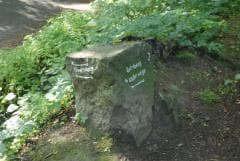 Wegweiserstein am Abzweig Lohrbergrundweg